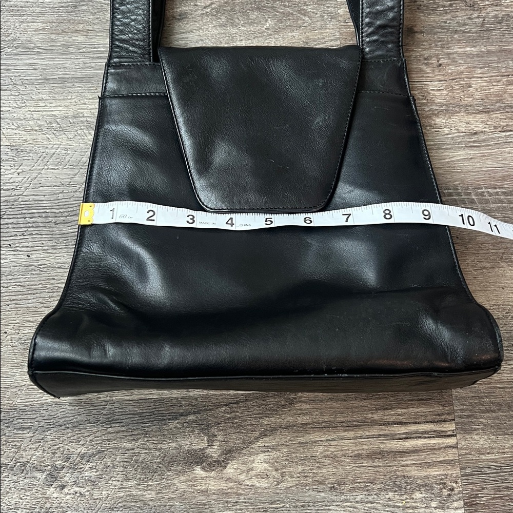 Vintage Neiman Marcus Black Leather Shoulder Bag — Classic Chic, Suede Lined ⚫️ - Picture 4 of 8